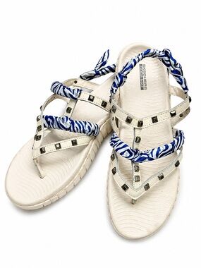Skechers White Studded Sandals Women’s Size 7 Memory Foam Comfort Flip Flops